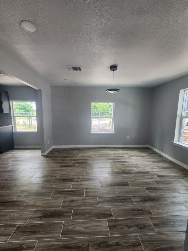 Photo - 4702 Marietta Ln
