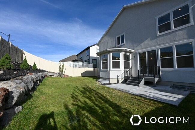 4903 W Upper Bnd Dr