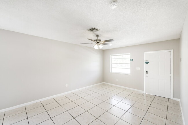 Photo - 809 NW 2nd Ave