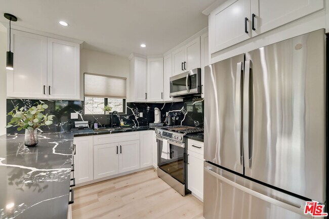 Photo - 918 N San Vicente Blvd Unidad B