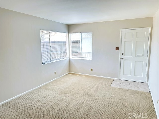 Photo - 206 S West St Apartamento