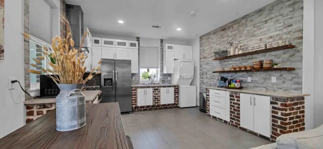 Photo - 103 Harris Rd NE