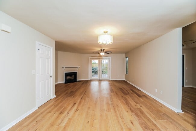 Photo - 3 bedroom / 2.5 bath Townhome – Spacious T...