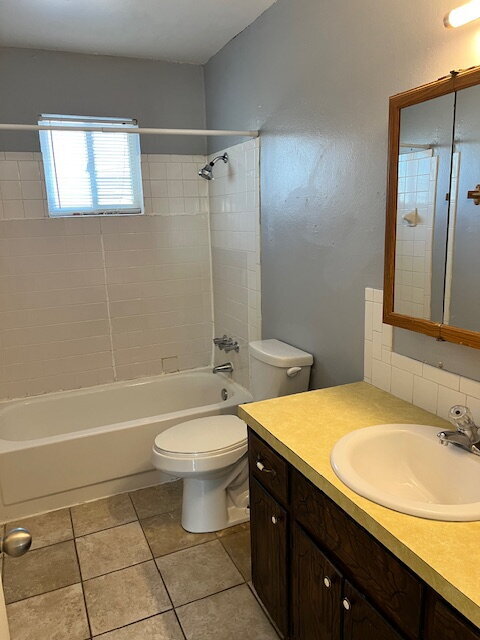 Photo - "Charming 2-Bedroom Duplex Retreat on Buena Vista Avenue, Van Buren!"