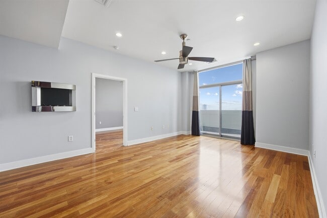 201 Marin Blvd Unit 1519R