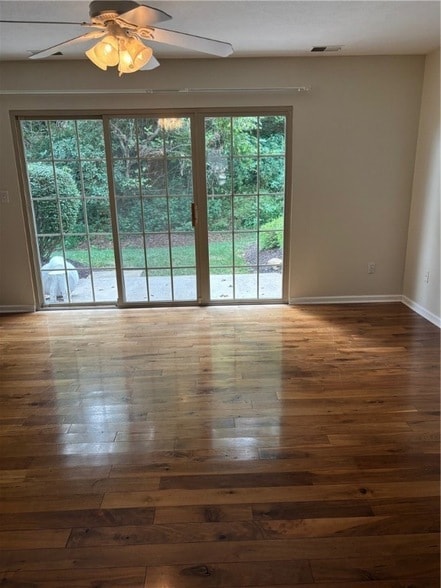 Photo - 305 Berrington Ct
