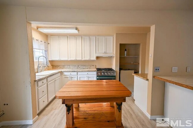 Photo - 215 Mule Deer Rd