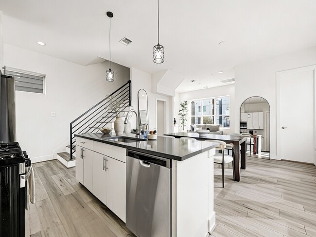 Photo - 3313 Baer St