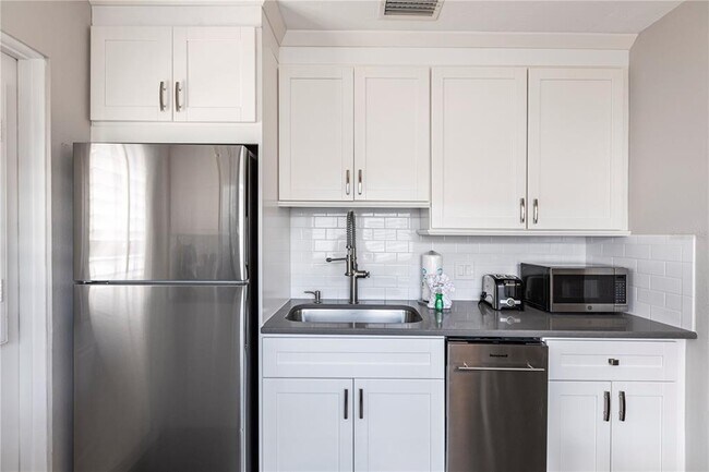 Photo - 6020 Midnight Pass Rd