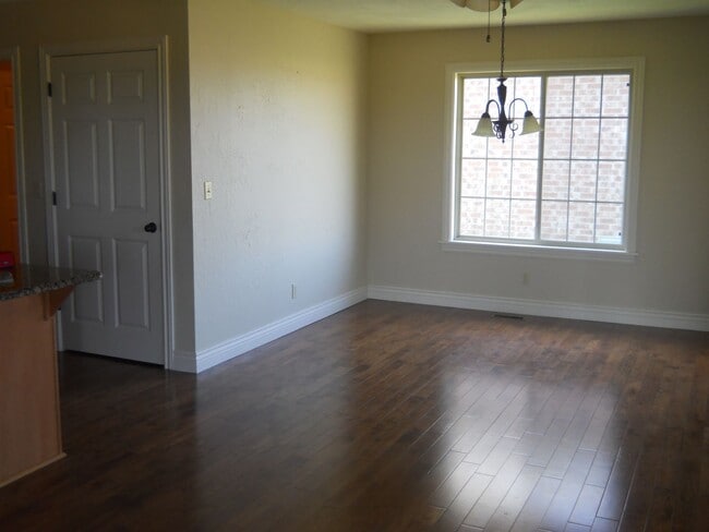 Photo - Beautiful 3 bedroom house in a quiet HOA neighborhood with lots of perks!