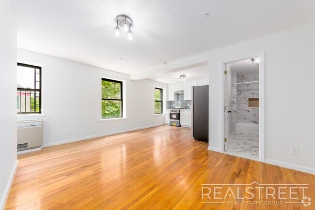 Building Photo - Spacious 2 Bedroom in Williamsburg! Rental