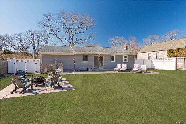 Photo - 41 Hampton Bays Dr House