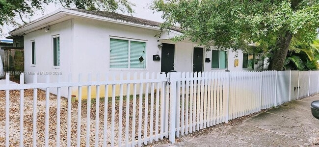 Building Photo - 2 NE 63rd St Unit A Rental