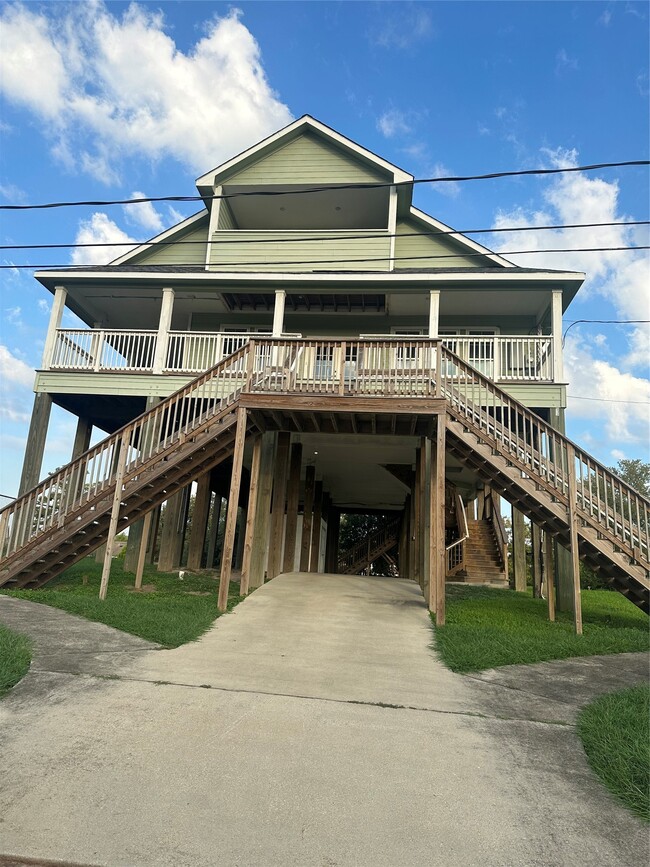Building Photo - 205 Rue Orleans St
