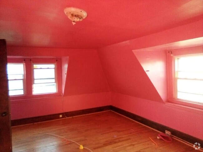 Building Photo - 32 Sanford Ave Rental