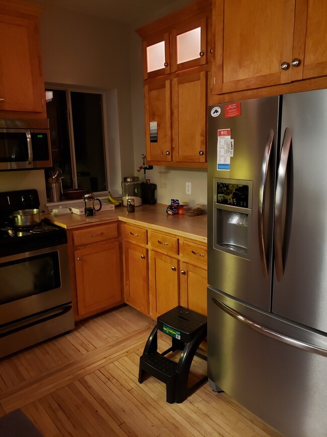 Photo - 1120 E 6th St