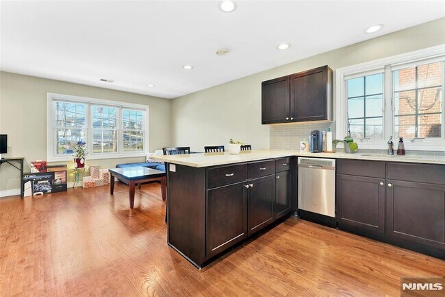 Photo - 210 Hackensack St