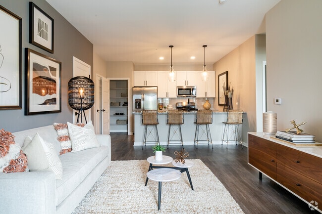 1BR, 1BA - Living/Dining