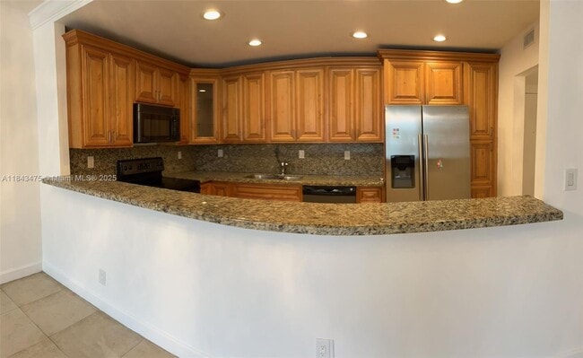 Building Photo - 19390 Collins Ave Unit 207 Rental