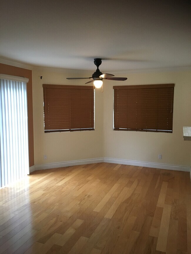 Photo - 2 Bed, 2 1/2 Bath Townhome with 1 car garage!