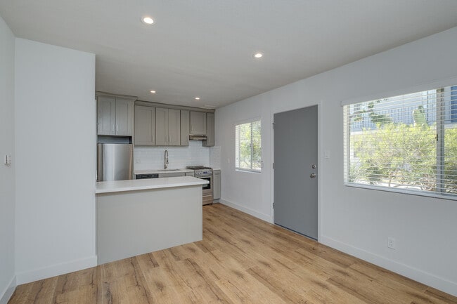 Photo - 4136 Grandview