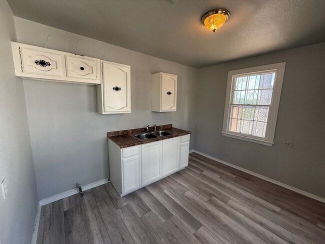 Photo - 3003 Venus St