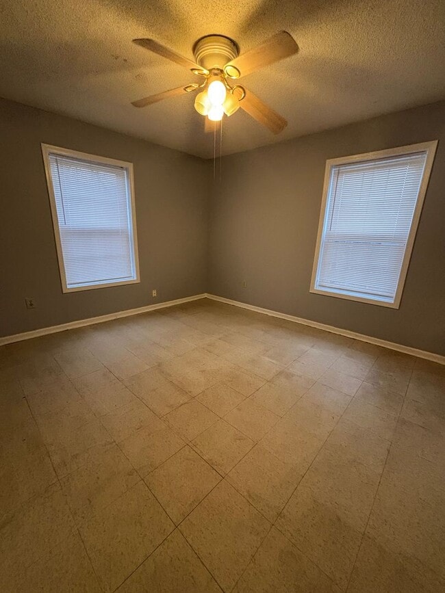 Building Photo - Ann Street Unit Ann D