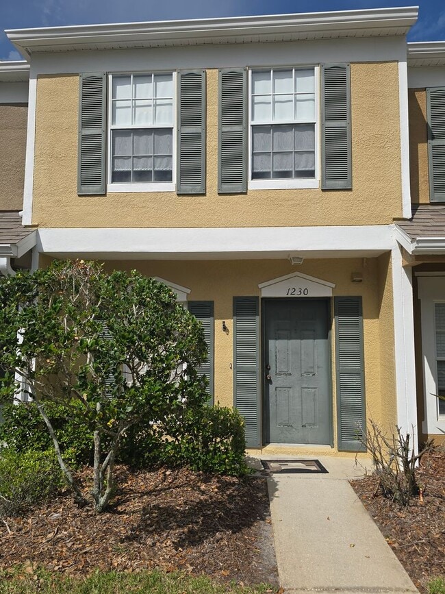 Building Photo - 2-Bedroom, 2.5-Bathroom Townhouse in Zephyrhills