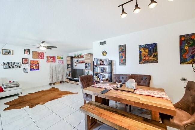 Photo - 541 Blue Heron Dr Unit 205