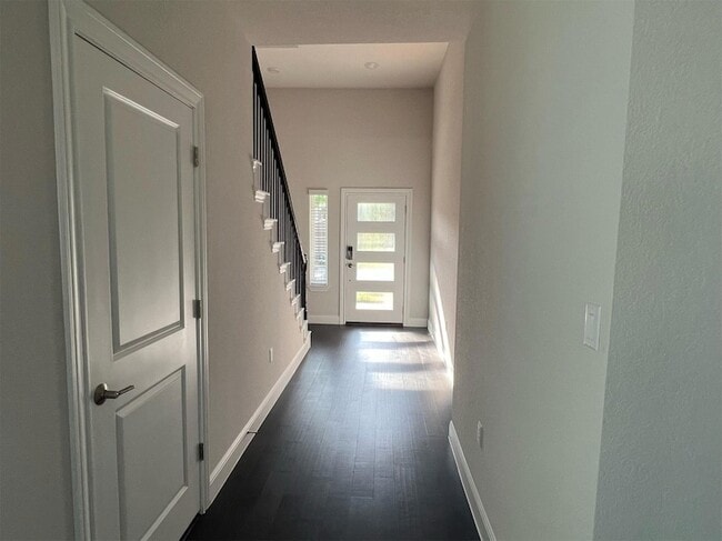 Photo - 15501 Ellinger Dr