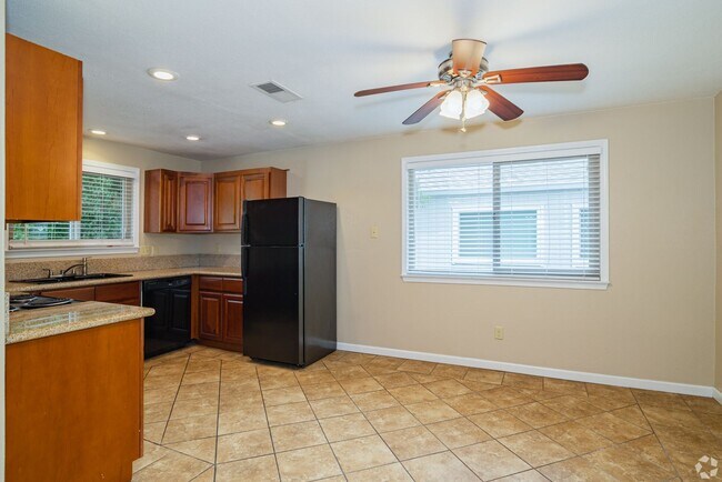 Photo - Campus Court Apartments