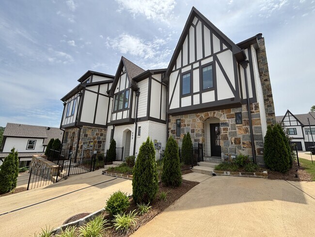 Photo - 995 Lennox Blvd