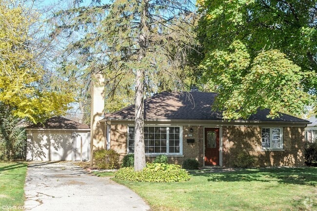 Building Photo - 824 E Rockland Rd Rental