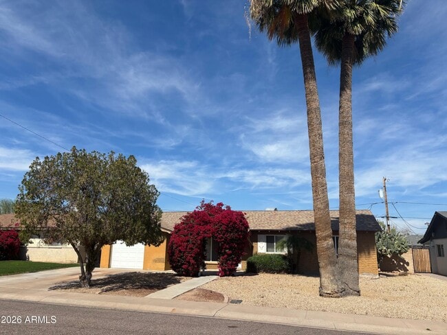 Building Photo - 8636 E Dianna Dr