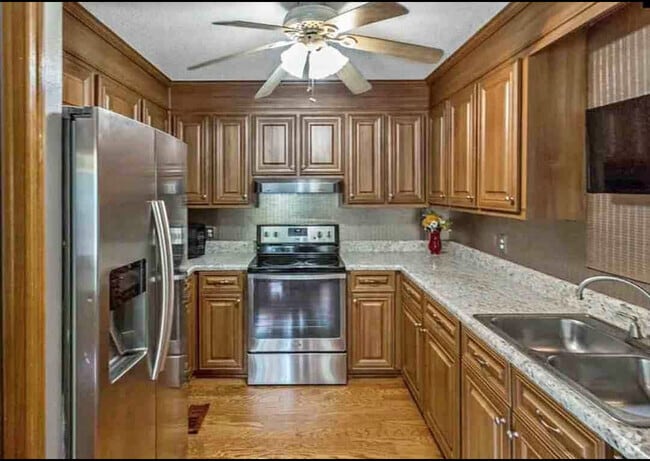 Building Photo - 100 Pear Tree Cir Rental