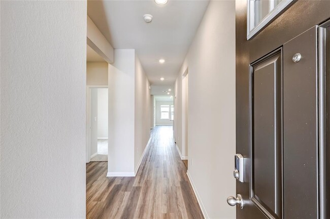 Photo - 4905 Hazelnut Ln