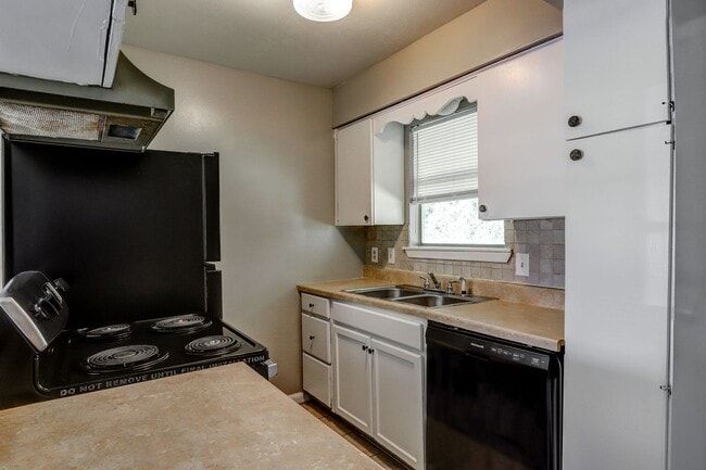 Photo - COMING SOON: 2 Bedroom 1 Bathroom Triplex