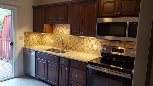 Photo - 794 Tanner Rd