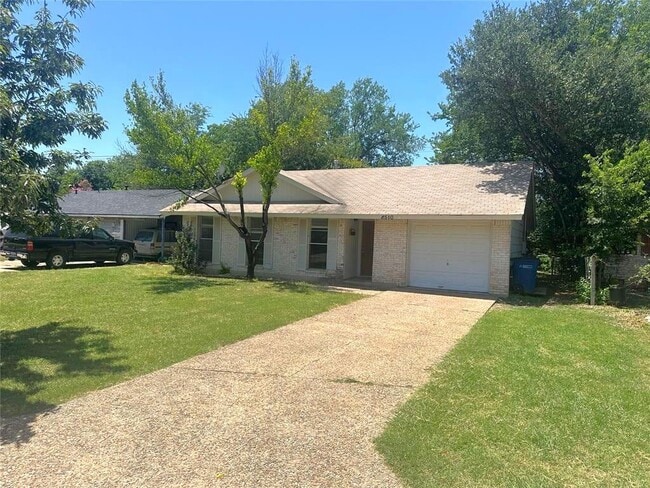 Building Photo - 8510 Woodstone Dr