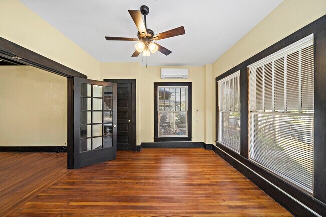 Photo - 811 Sul Ross St Unit 2