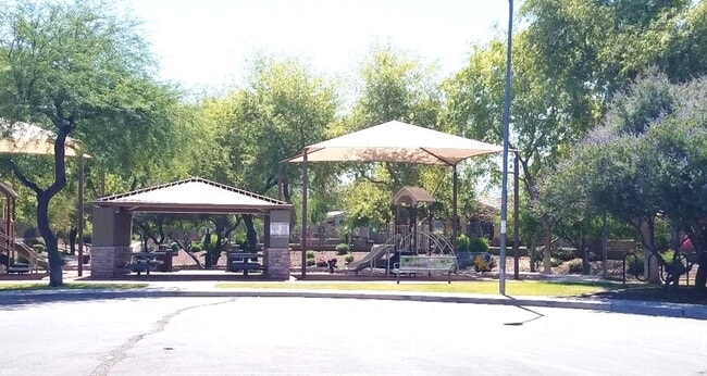 Building Photo - 3-bedroom, 2-bath home with a 2-car tandem garage FREE RENT OAC