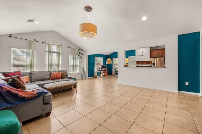 Photo - 633 Schefer St