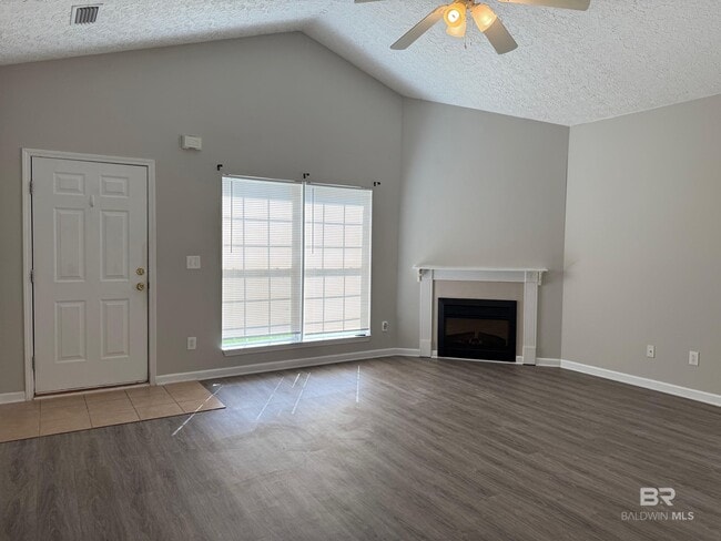 Photo - 1305 Dominoe Trail