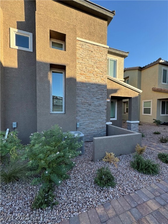 Photo - 197 Wewatta Ave
