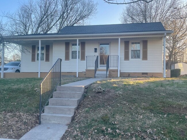 Building Photo - Renovated 2 Bedroom Home for Rent in Kingsport TN | Modern Kitchen