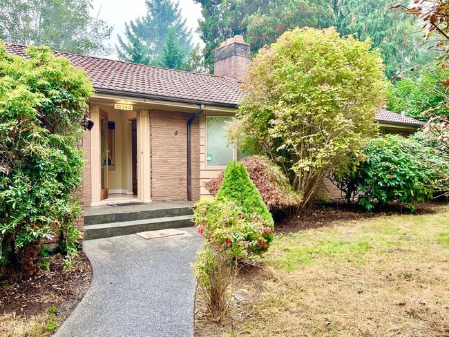 Building Photo - 10340 Fischer Pl NE