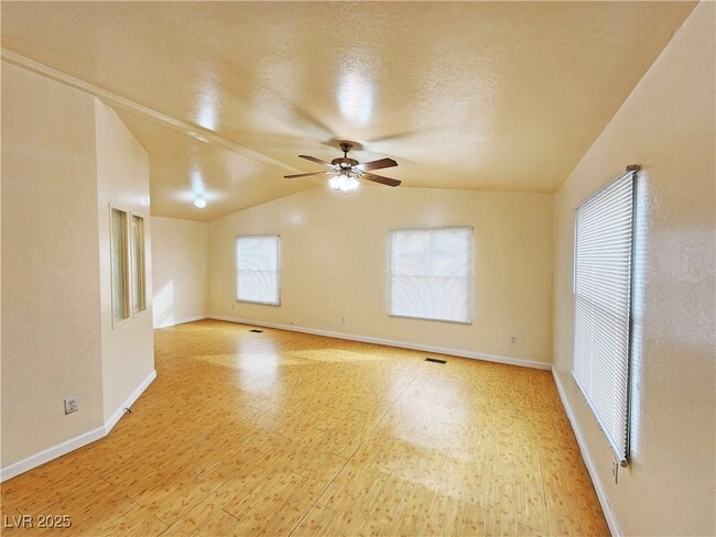 Photo - 1550 W Irons St Unidad B