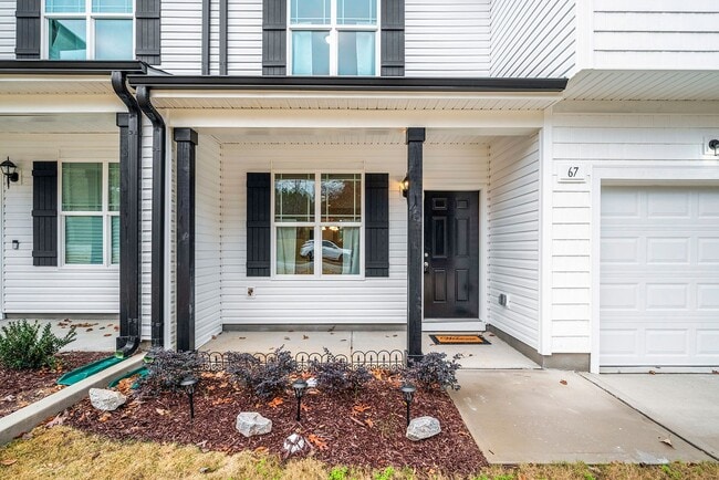 Photo - MOVE IN READY! 4 bedroom 2.5 bathroom town...
