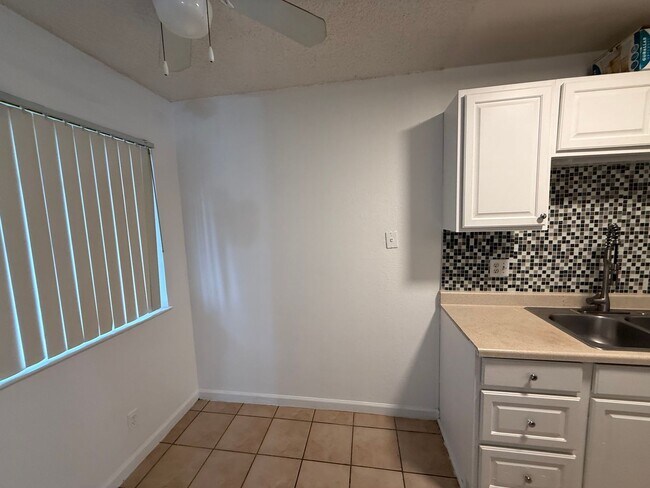 Photo - 561 Pecan St Unidad 001