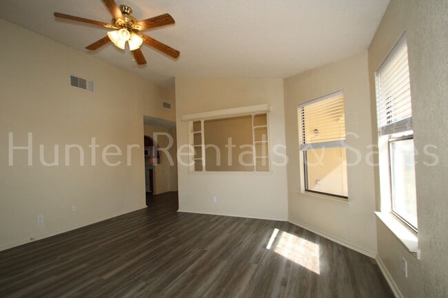 Photo - Features a Versatile Workshop Shed!